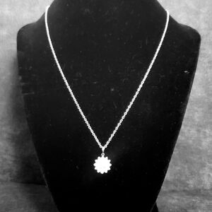Elegant Silver Flower Pendant Necklace